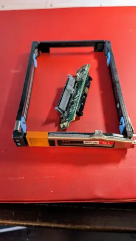100-564-937-02 Emc Genuine Hard 2.5 Inch Drive Caddy Enclosure 040-002242 005050211 100-564-937-02 Emc Genuine Hard 2.5 Inch Drive Caddy Enclosure 040-002242 005050211