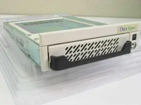 De75i-sw160 Kingston Data Express Scsi Wide Single Ended Drive Tray - New #2 De75i-sw160 Kingston Data Express Scsi Wide Single Ended Drive Tray - New #2
